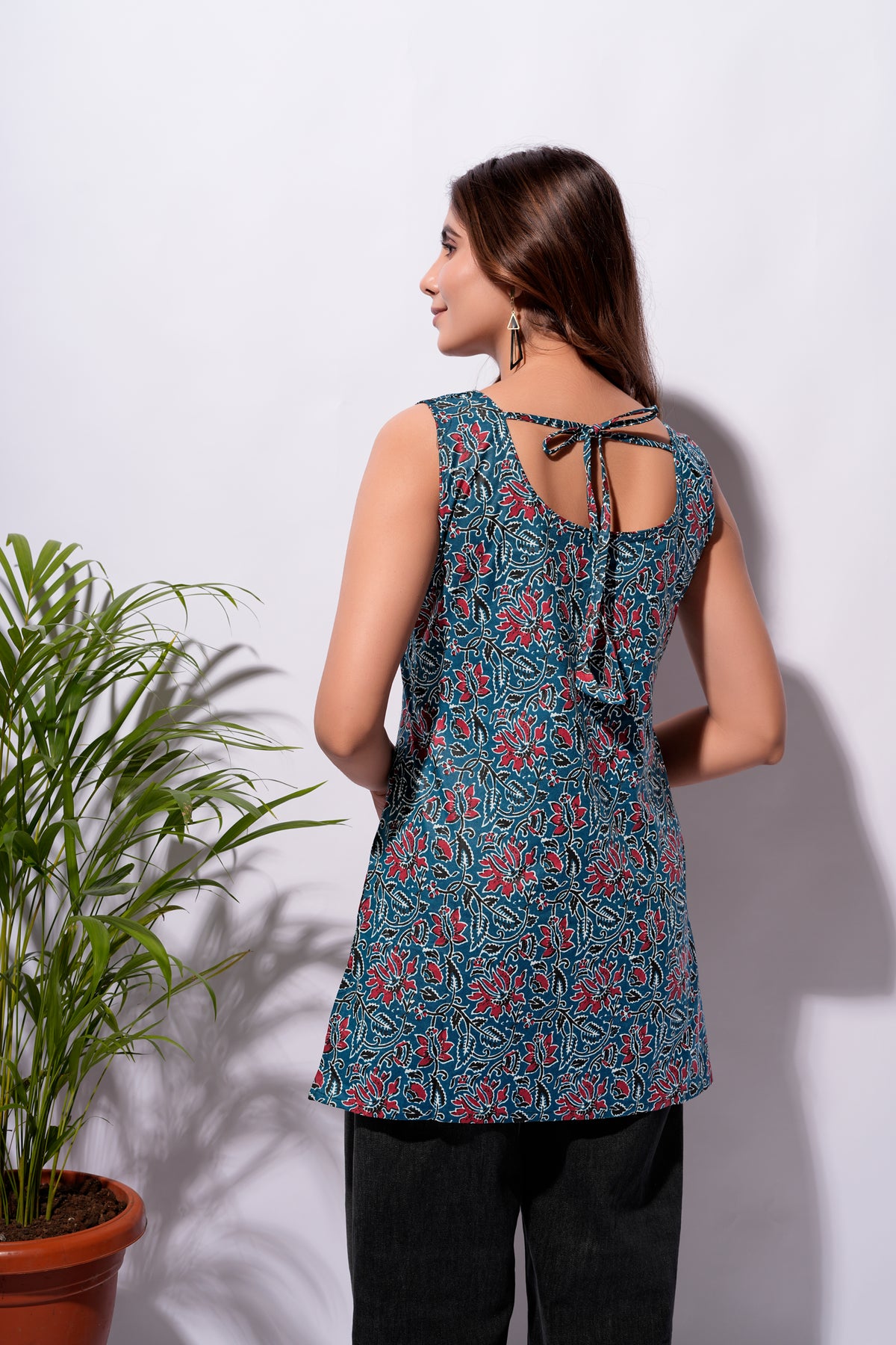 Blue Floral Sleeveless Short Kurti