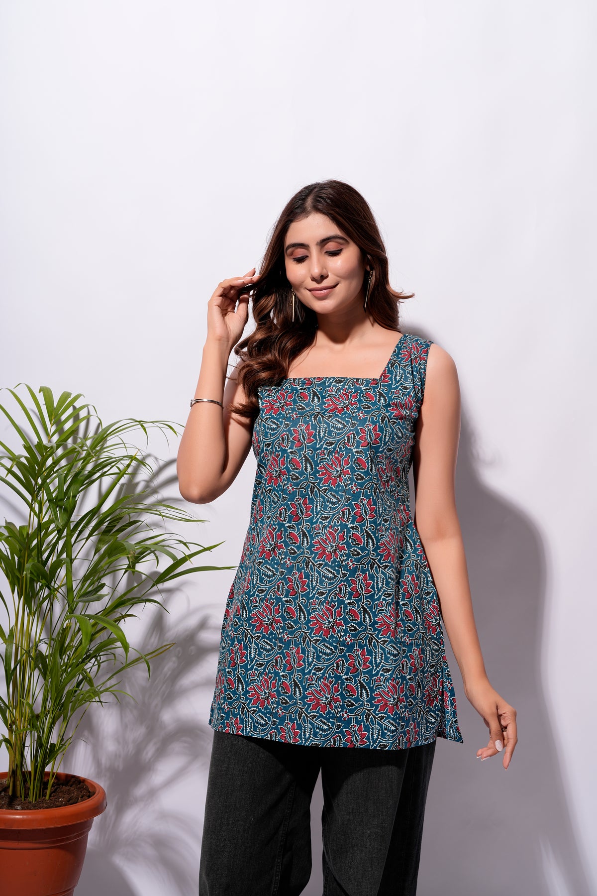 Blue Floral Sleeveless Short Kurti