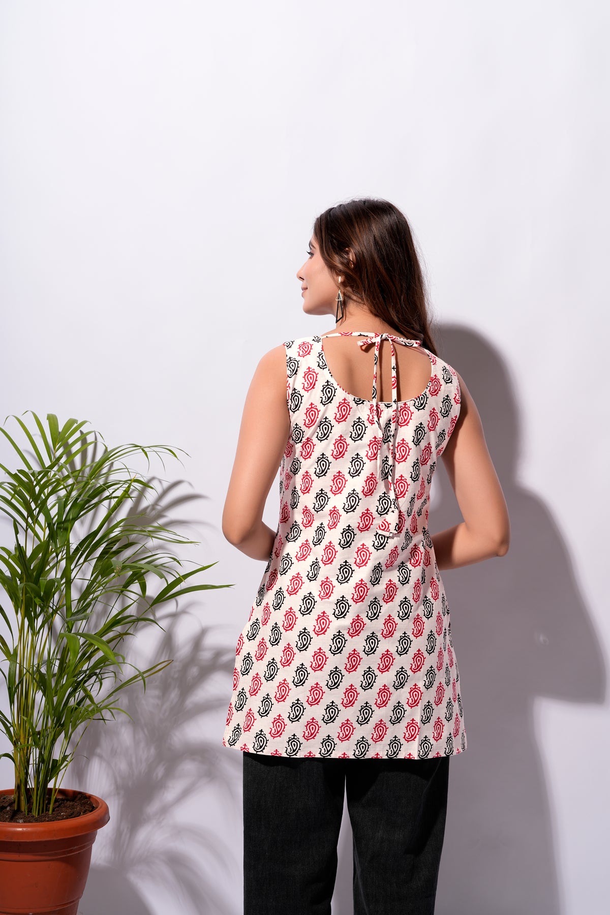 White Printed Sleeveless Short Kurti
