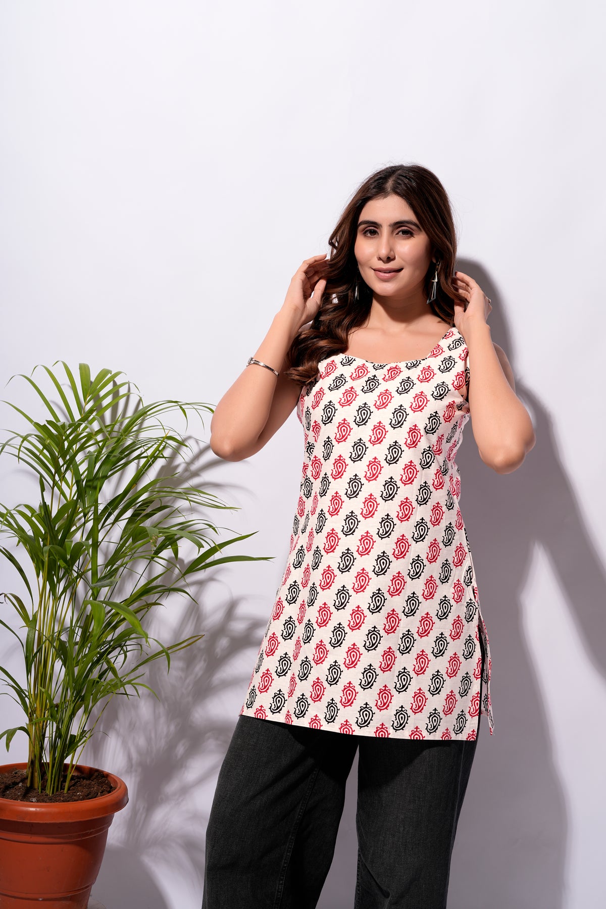 White Printed Sleeveless Short Kurti