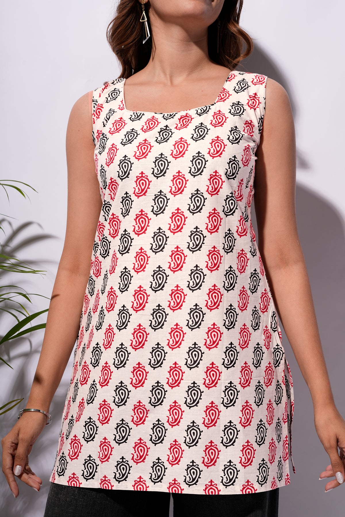 White Printed Sleeveless Short Kurti
