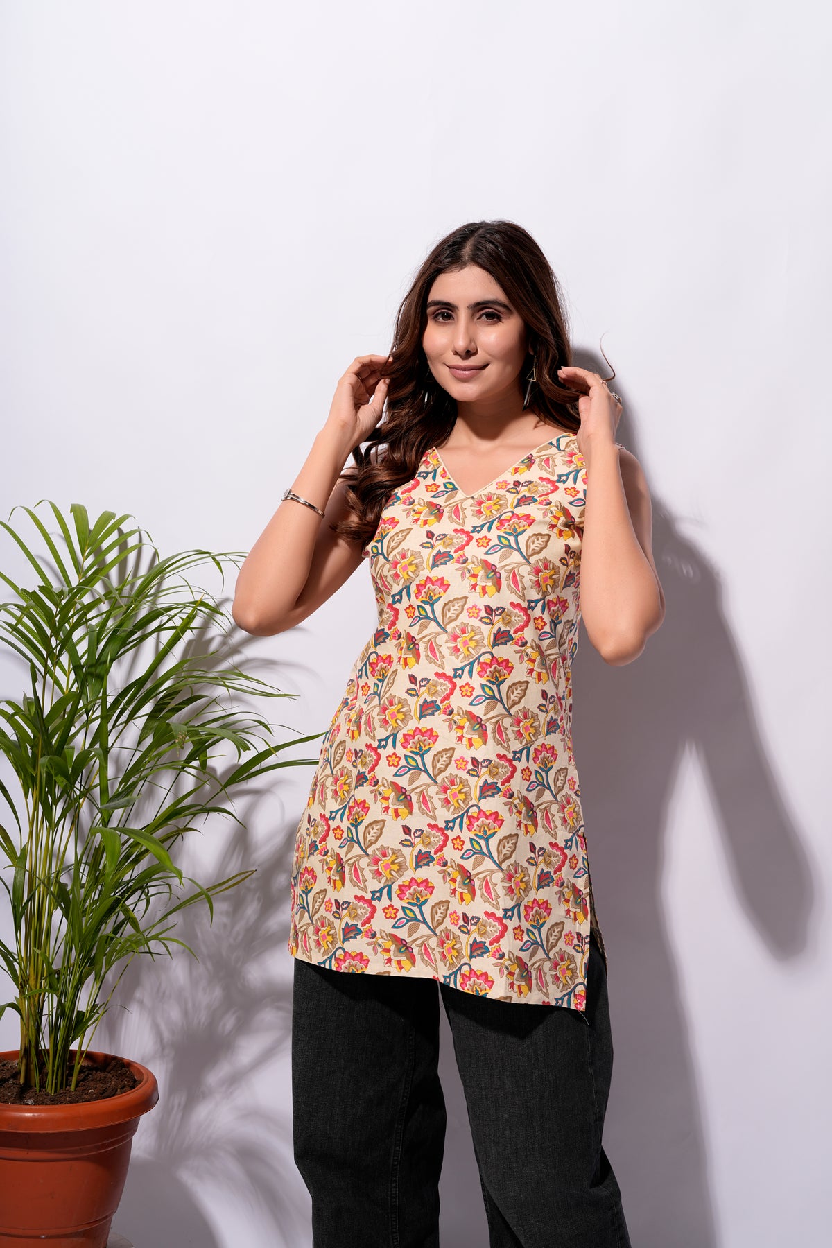 Cream Floral Printed Sleeveless Short Kurti