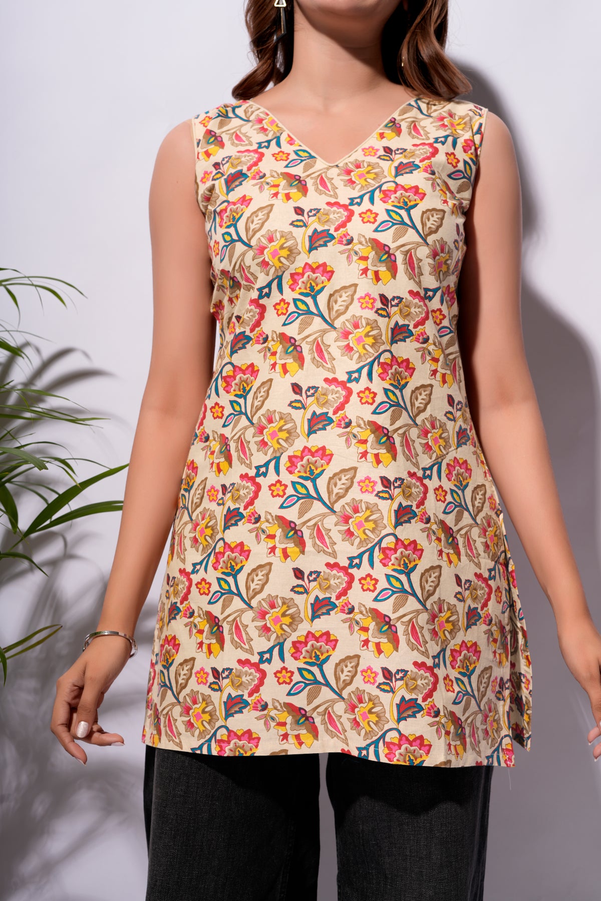 Cream Floral Printed Sleeveless Short Kurti